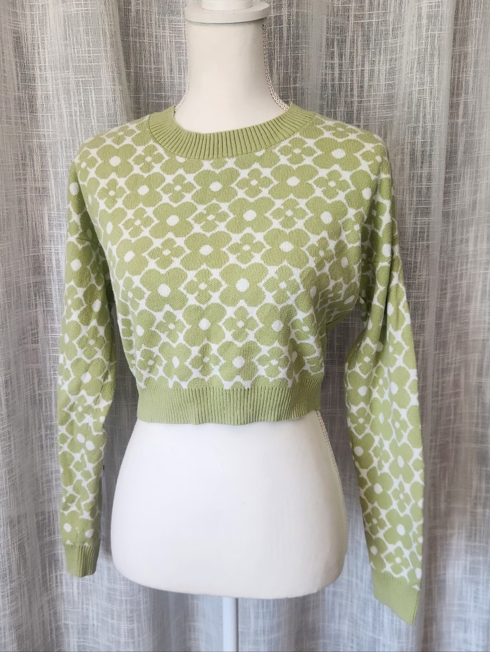 Green and White Floral Patterned Cropped Sweater